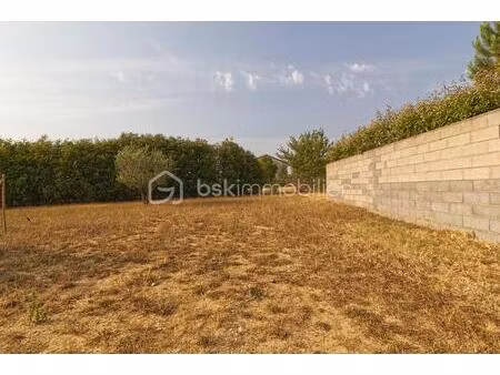 terrain de 1 438 m² à ners