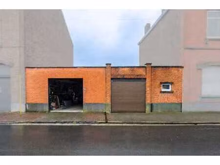 a vendre : 2 garages avec terrain à wanfercée-baulet !