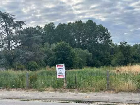 terrain à bâtir de 11 ares et 27 centiares