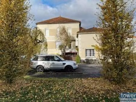 vente immeuble à montbron (16220) : à vendre / 474m² montbron