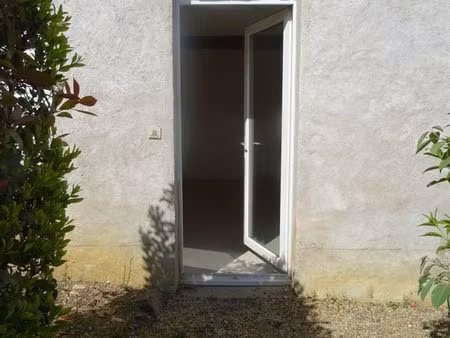 brissac 49320 -appartement rdc - 570e