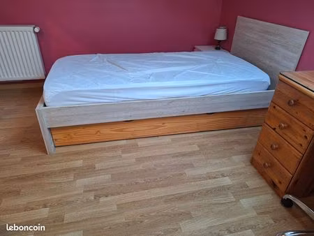 chambre meublée pour étudiant (e) uniquement