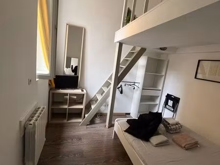 bas des pentes rue burdeau grand 2 pièces meublé