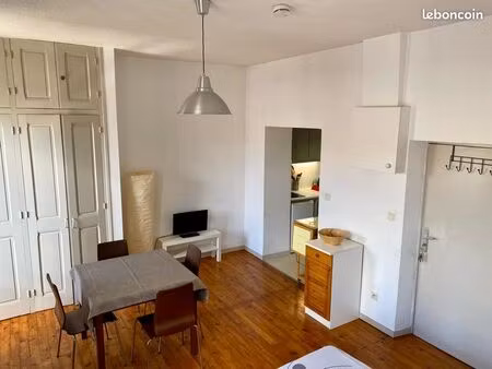 studio meublé 28 m² – centre-ville moirans – gare 5 min – parking gratuit – 450 cc