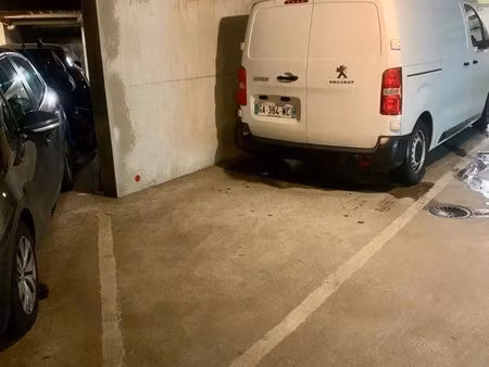 parking sous-sol  copropriété idéal pour grand véhicule