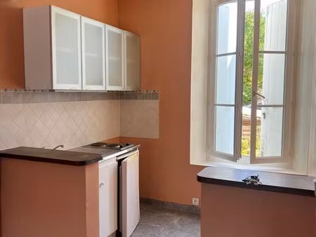 très joli studio en rez-de-chaussée