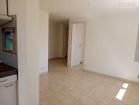 t2 meublé 40m² - rdc avec parking privatif - proche bus + alstom