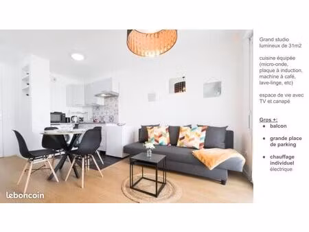 ◊grand studio meublé 31m² rénové + balcon + très grande place parking (auto+moto) - centre