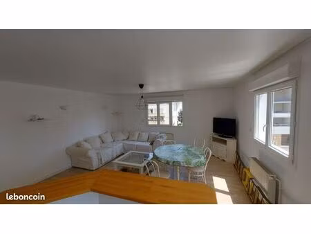 appartement t2 de 60m² en bon état  situé dans une petite rue calme juste derrière la mair