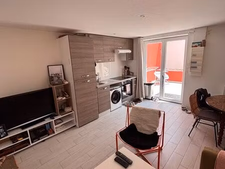 t2 de 27 5 m2 en centre ville de la rochelle avec terrasse