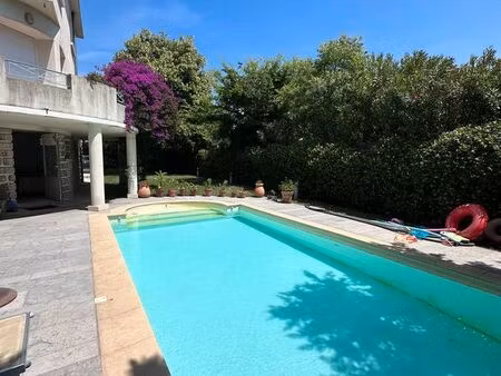 location appartement au rez de chaussée d'une villa avec entrée séparée  piscine  parking 