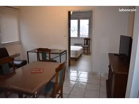 studio meublé proche cv  gare sncf  magasin lidl  place de parking vl  calme et lumineux