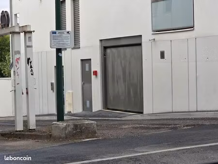 location de parking fermes box
