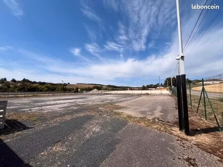 terrain à louer – 1 000 m²