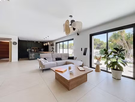 canet en roussillon - a vendre villa contemporaine t5 avec jardin et garage