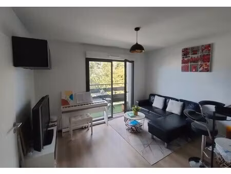t2 / 42m² / pontoise (rer c)