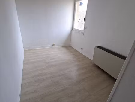 appartement trie chateau avec terrain et dépendances