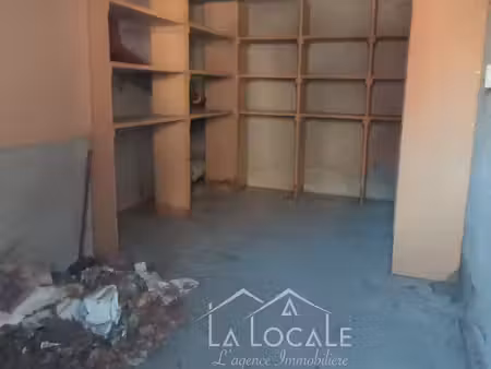 garage pour vélos et ou moto d'environ 11 m2 proche de la ma