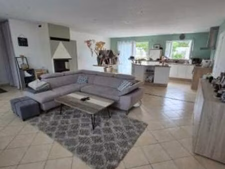 vente maison à saint-étienne-du-bois (85670) : à vendre / 120m² saint-étienne-du-bois