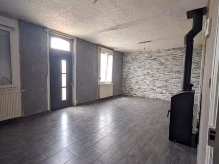 maison de 106 m² – terrain de 422 m² – garage et dépendances