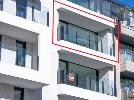 te huur: lichtrijk tweeslaapkamerappartement