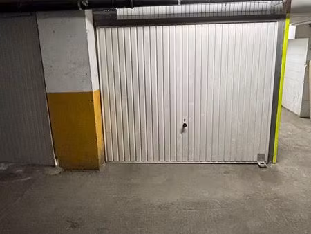 a louer: box de parking souterrain 35m²!