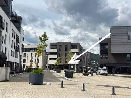 local commercial idéalement situé en plein cœur d’andenne –
