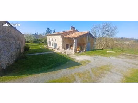 maison en pierre avec dependances