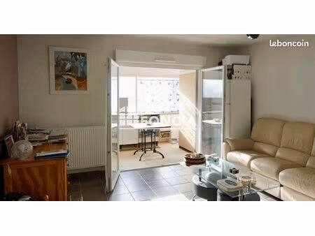st martin de crau  appartement t3 de75 m2 avec deux chambres  cuisine équipée  loggia  sdb
