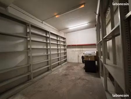 cave 23.30 m² - rue de téhéran 75008. très saine