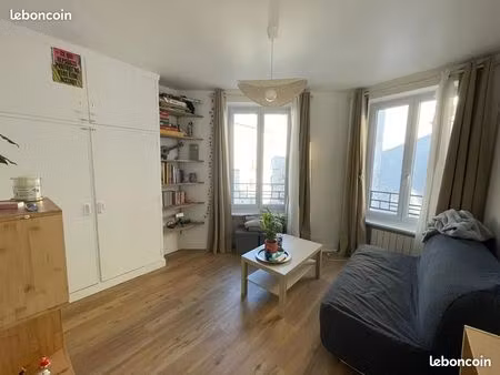 studio meublé 20 m2 paris 18ème très clair lave-linge immeuble bien entretenu
