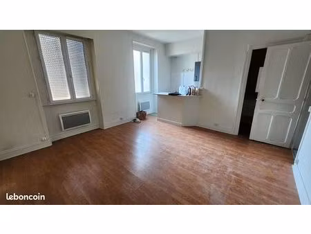 studio 1 pièce 32 m²