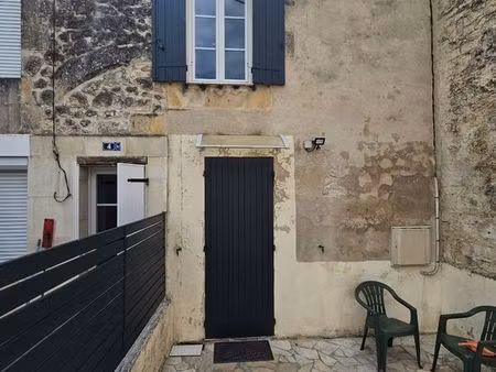 location maisonnette avec cour à jonzac