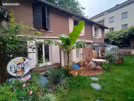 maison de ville meublée avec jardin – 60 m² – centre de saint-fons