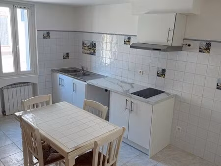 location maison de village