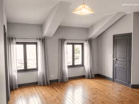 bel appartement t3 de 70m²  situé au cœur de la ville  vue dégagée sur le quartier sévigné