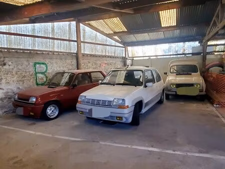 place de parking 40 m2 fermée et couverte idéal pour collectionneur