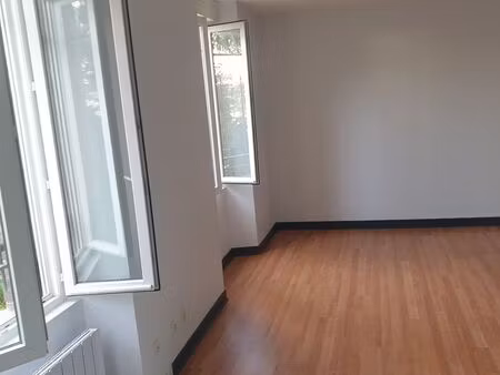 grand studio à magenta rdc 30m²