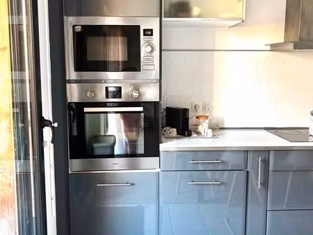 f3 - 62m2 terrasse + 2 parkings sous sol - proche rer a