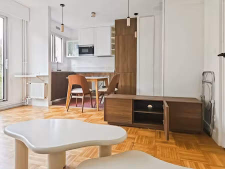 location meublée appartement 2 pièces 44 m² à courbevoie (92400)  1 600 €
