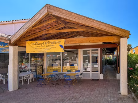 proche mer et port  local commercial divisible (rentabilité