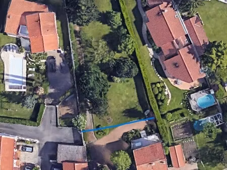 vaugneray – terrain à bâtir de 800 m² – secteur calme
