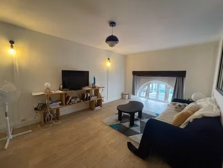 - place gramont - t2 meuble de 47m² -