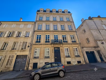 nancy / hyper centre : grand studio dans bel immeuble de car