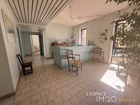 nouveauté! local professionnel de 70 m2 avec parking et cave
