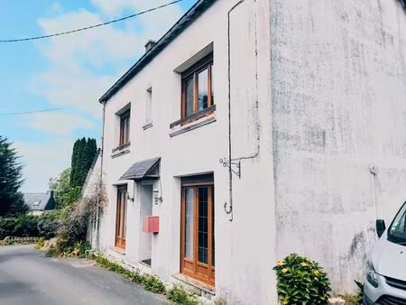 dans un quartier calme avec commerce de proximité à pied.
