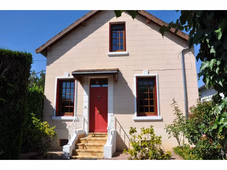 belle maison proche du centre-ville  avec 3 chambres et terr