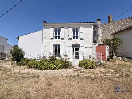 maison de village aux pieds des commerces
