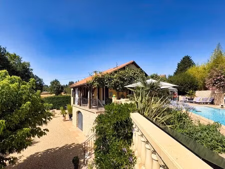 sarlat- maison avec appartement indépendant  piscine et jardin