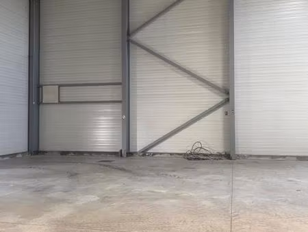 location entrepôt signes 83870 330m²